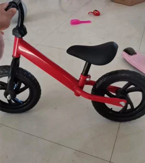 朋友送的，家里车车太多，全新儿童平衡车转让...