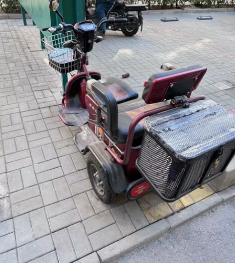 家用老人电动三轮车，可以做双人，当时购入2...
