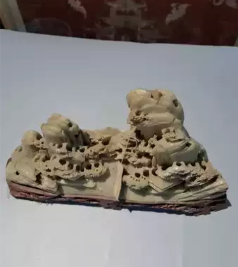 特价老青田石雕山水摆件，品相如图，售出不退...