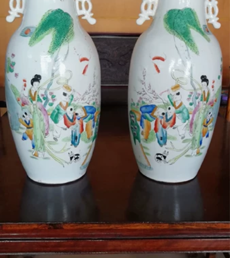 五六七纯手绘欢天喜地大赏瓶一对,品相完美画...