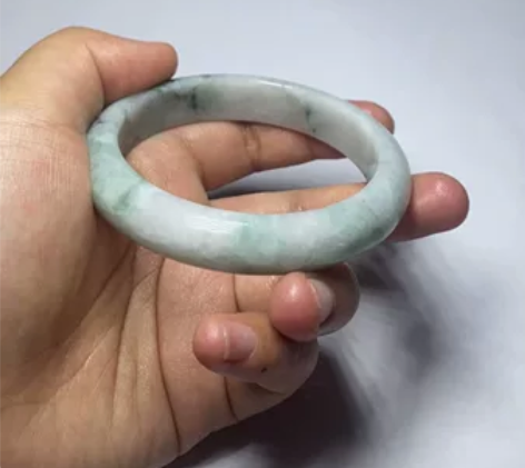 天然缅甸A货翡翠 正圈，圈口57～58mm...