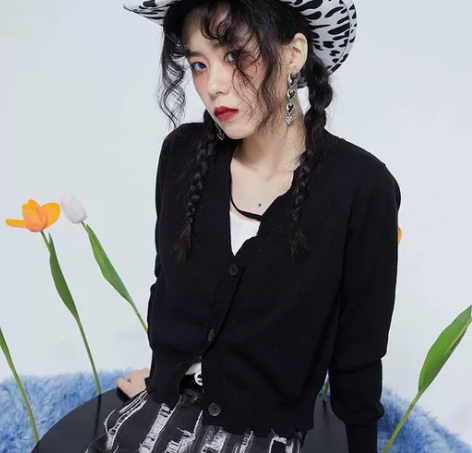芍药居少女设计「破碎吉他弦」百搭修身短款黑...