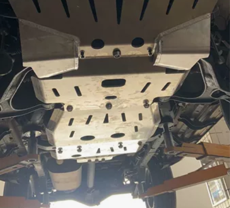 BJ40底盘护板，铝镁合金八个厚。 感兴趣...