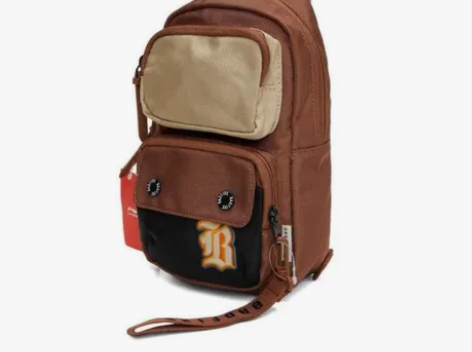 李宁斜挎包！全新有需要可以拍下，不退不换哦...