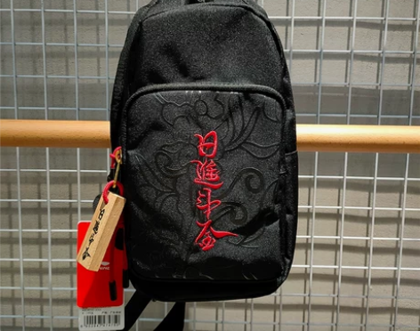 李宁运动胸包2021秋冬季新款日进斗金斜小...