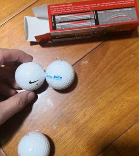 耐克全新高尔夫球一盒12个低价出售，品相如...