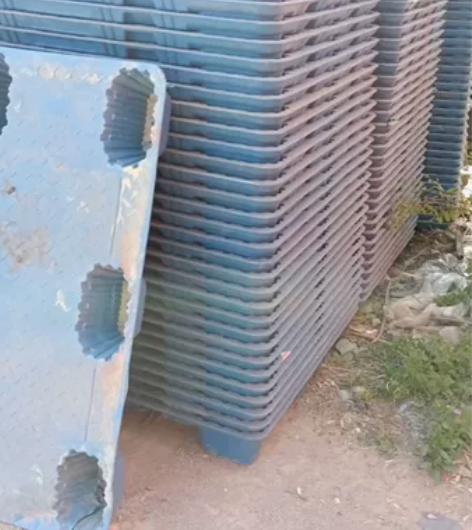 特价处理一批九脚吹塑托盘。10公斤8.5公...