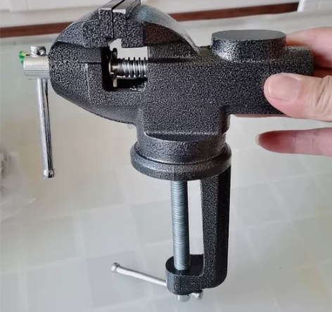 【全新包邮】工厂直销处理一批铸钢台钳多功能...