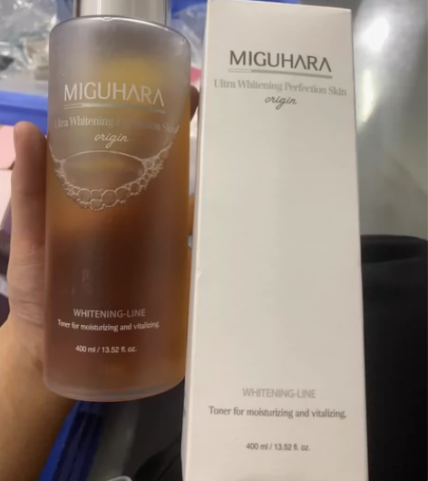 咪咕哈啦美白亮肤爽肤水400ml 日期到2...