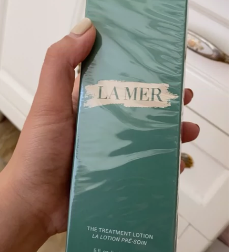 海蓝全球够精粹水，可查防伪 感兴趣的话点“...