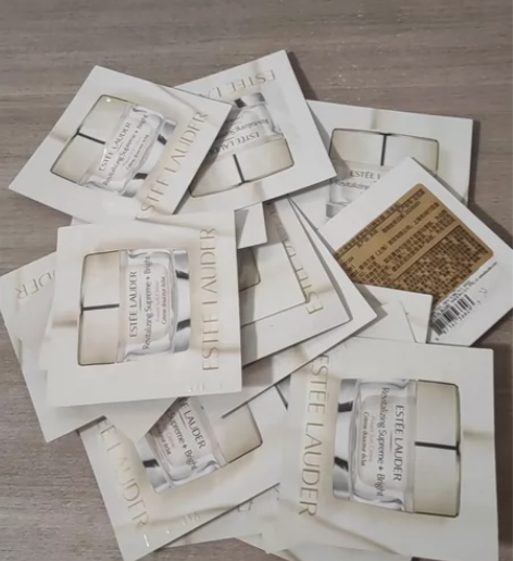 雅诗兰黛智妍紧塑焕白精华霜，每片1.5毫升...