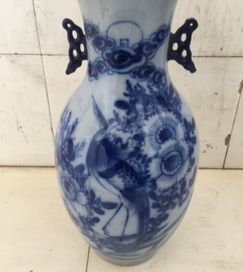 清同治青花铺白孔雀大瓶 感兴趣的话点“我想...