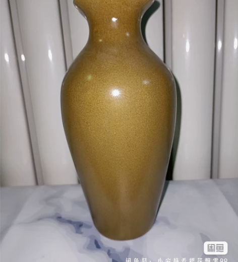 茶叶末色小花瓶 瓶口直径5.7㎝、瓶肚直径...