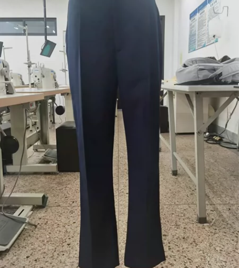 西装裤 藏蓝色 前有两个前兜,后有两个挖袋...