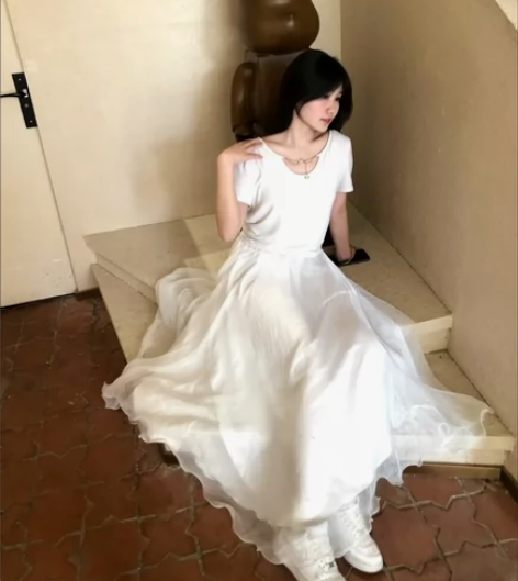 大摆半身长裙  挺仙的  包邮送 感兴趣的...