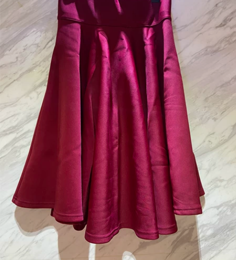 M码大摆裙酒红色 感兴趣的话点“我想要”和...