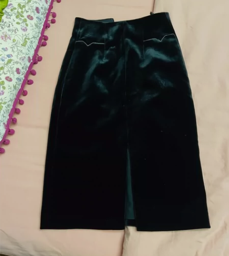 全新丝绒一步裙 感兴趣的话点“我想要”和我...