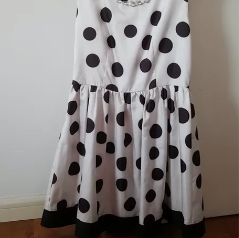 超级好看的连衣裙，垂感好，下摆蓬蓬，可以遮...