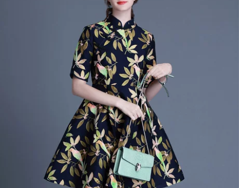 盘扣立领国潮风蓬蓬裙连衣裙 感兴趣的话点“...