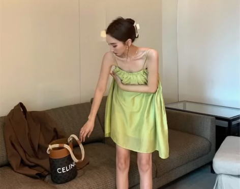 复古温柔嫩绿色抹胸吊带度假蓬蓬连衣裙女 一...