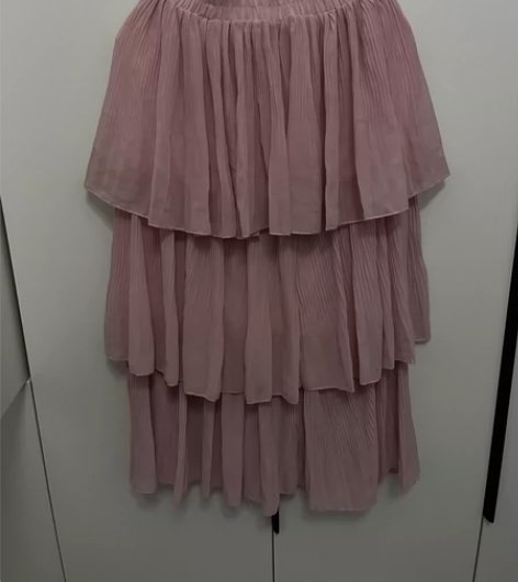 粉色蛋糕裙半身裙长裙 松紧腰，有个地方有个...