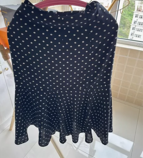 黑色波点鱼尾裙 送墨绿针织背心裙 永不过时...