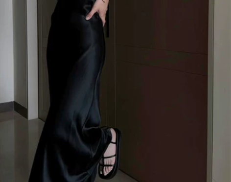 浪漫日常 北欧小落肩醋酸缎面连衣裙精致沙漏...