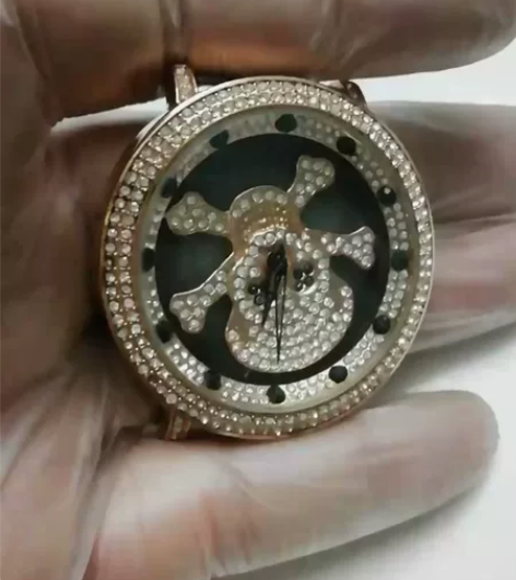 满是水钻的表，走时好美呆了，包邮寄出 感兴...