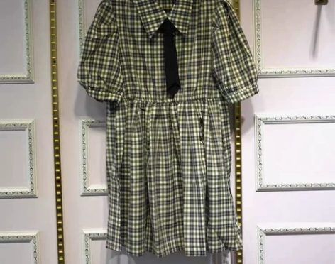 高端新品 时尚翻领学院风格纹泡泡袖松紧腰显...