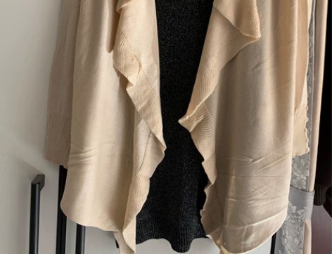 燕尾不规则针织开衫+亮丝性感背心连衣裙套装...