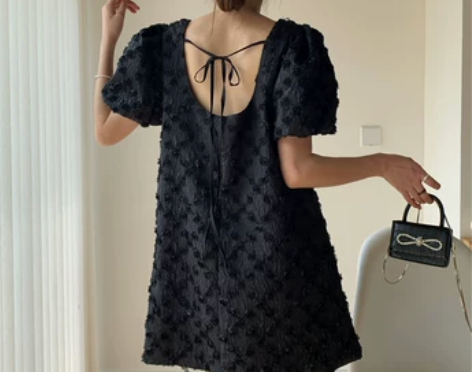 泡泡袖短款露背连衣裙小香宽松遮肉小黑裙