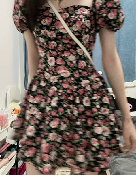 连衣裙碎花女2023年夏季新款小个子法式方...