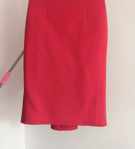 红色厚棉中裙（春秋冬穿） 裙长67cm，腰...