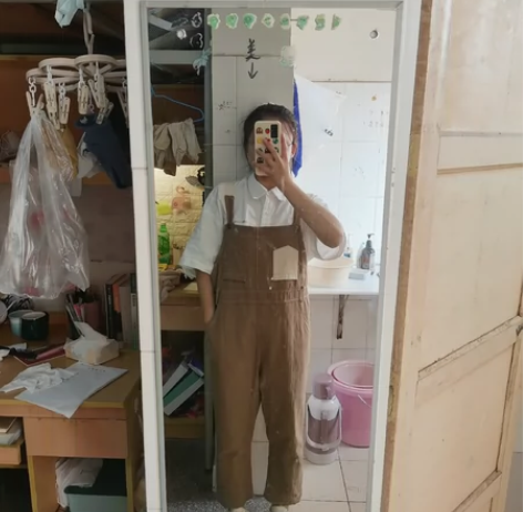 背带裤闲置 牛仔料子的不算薄 春夏秋三个季...