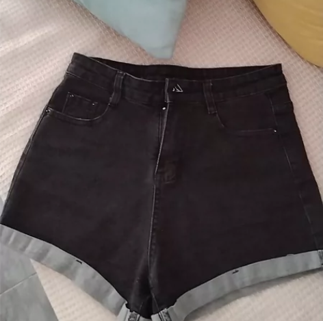 辣妹短裤女全新 买小了没穿过 适合105斤...