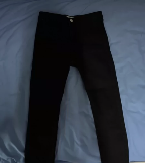 实体店买的铅笔裤 很显腿型 穿一洗一 基本...