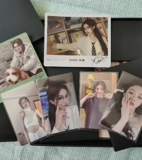 出喻言w专辑 小卡和拍立得是图上这几张 标...