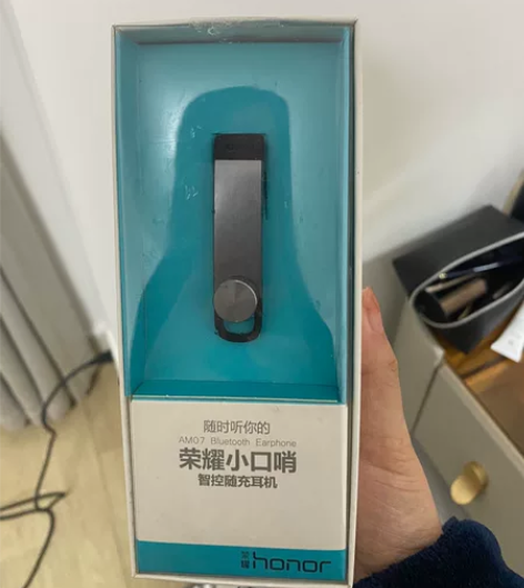 荣耀小口哨耳机，用过两次，闲置了，含一个耳...