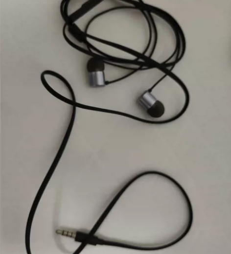 一加耳机，放在一边没用过 感兴趣的话点“我...