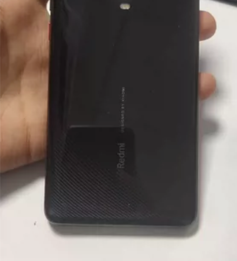 用了好几年的手机了，没有维修过，屏幕烧屏了...