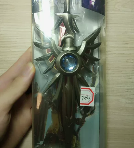英雄联盟and王者荣耀武器手办 看图，两个...