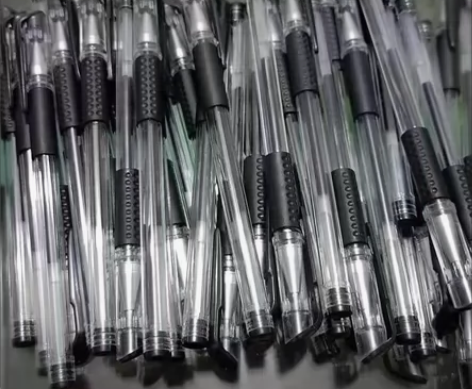 100支8.8元包邮中性笔0.5mm黑色中...