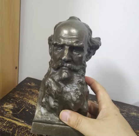 托尔斯泰,20厘米,品相好,合金。 感兴趣...