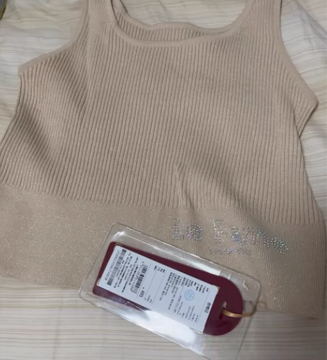 拉飞姆背心，专柜正品 感兴趣的话点“我想要...