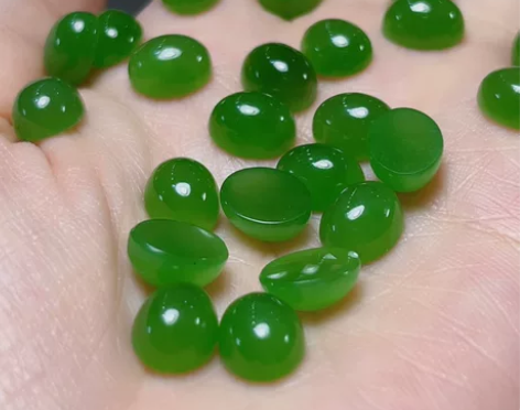 捡漏  新出苹果绿和田玉8×10毫米戒面 ...
