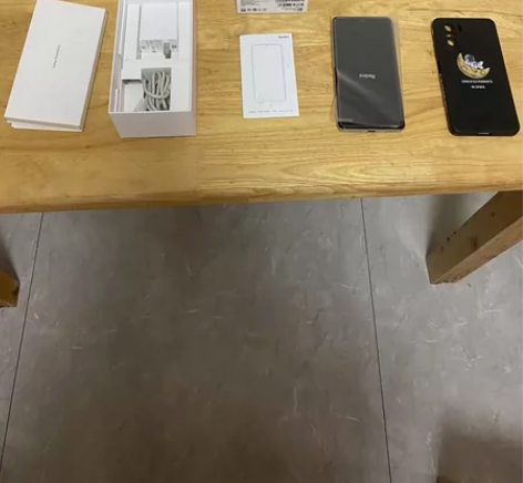 个人卖一个红米K40顶配，大全套，几乎全新...