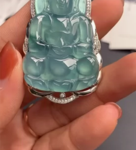 〈久珍〉冰蓝飘花观音吊坠，飘花刚好飘在手臂...