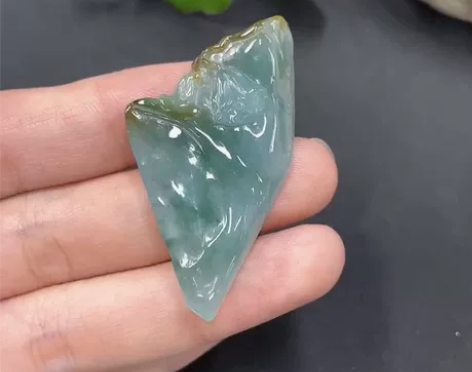 天然翡翠 ?一品青莲，莲下悟道。糯冰飘花带...