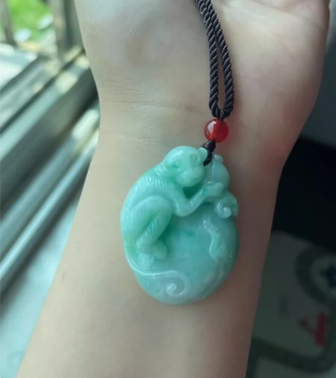 天然翡翠 A货，因为玩翡翠入迷，自己买石头...