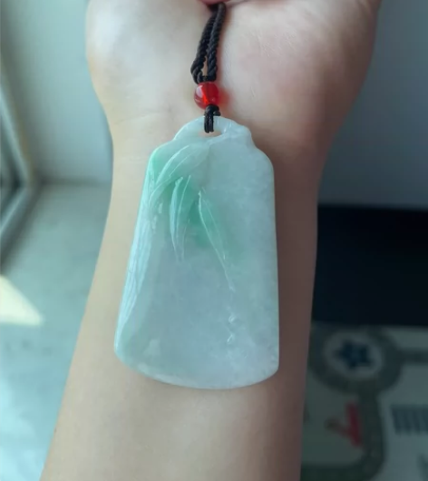 天然翡翠 A货,因为玩翡翠入迷,自己买石头...